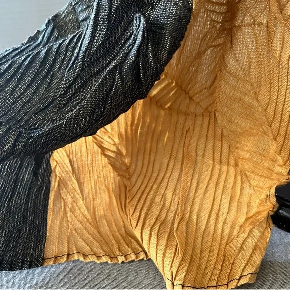 Pier 1 Imports Scarf Gold Black Tan Crinkle Pleated Oblong Scarf or Wrap NWT - Picture 4 of 10